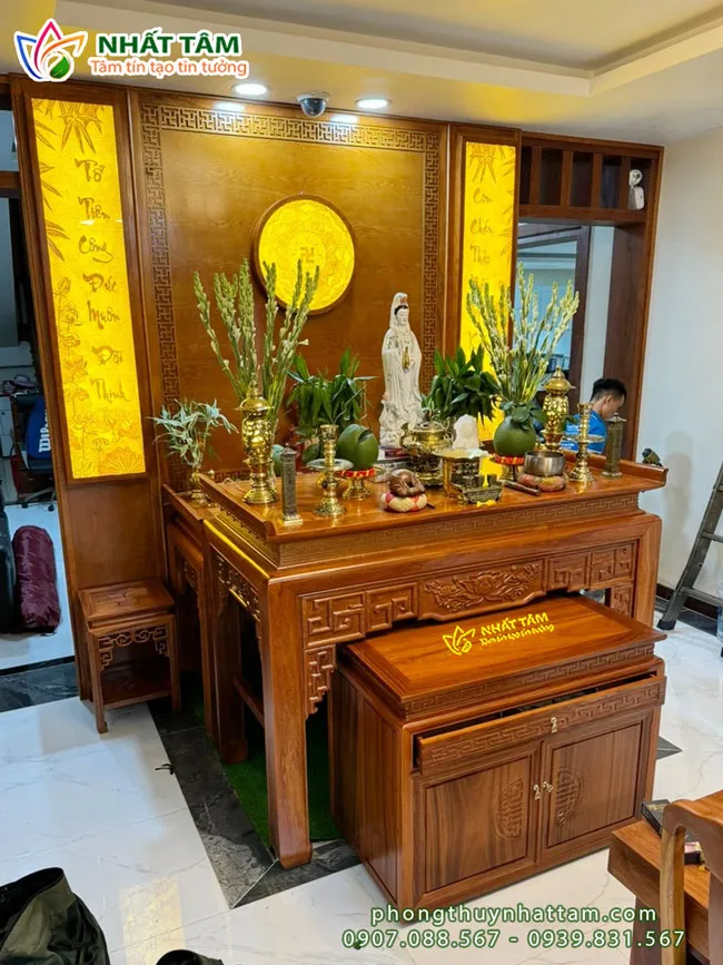 Hình ảnh tổng thể một phòng thờ sang trọng có án gian thờ Nhất Tâm