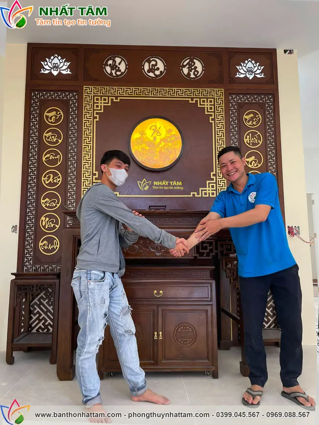 Nhất Tâm bàn giao bàn thờ cho khách hàng