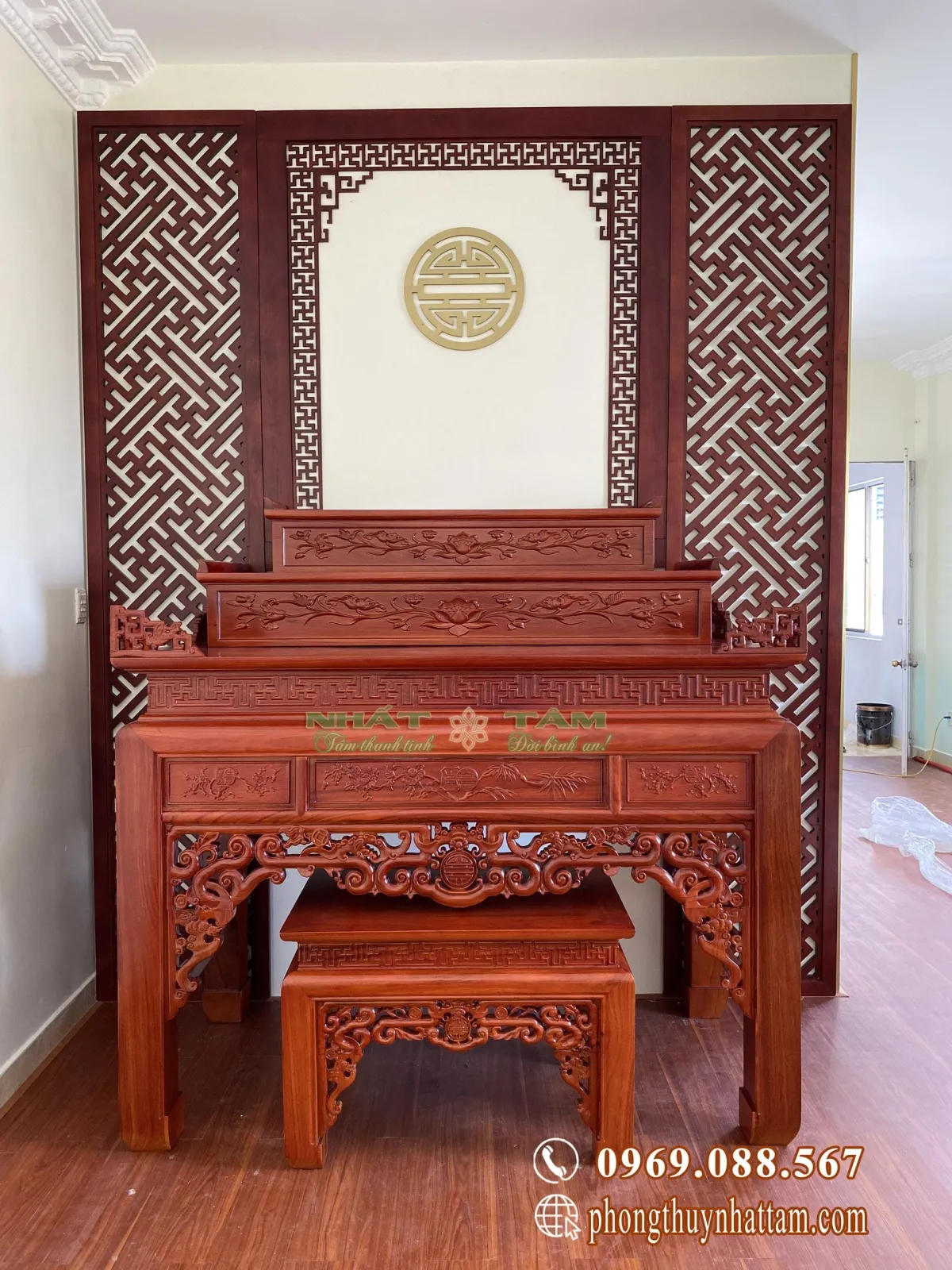 Bàn thờ gỗ Hương