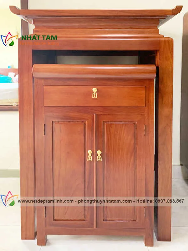 Mẫu bàn đứng đơn giản, nhỏ gọn cho căn hộ chung cư