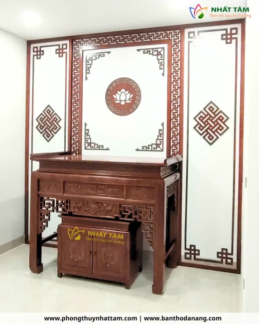 bàn thờ đứng kết hợp ốp tường trang trí